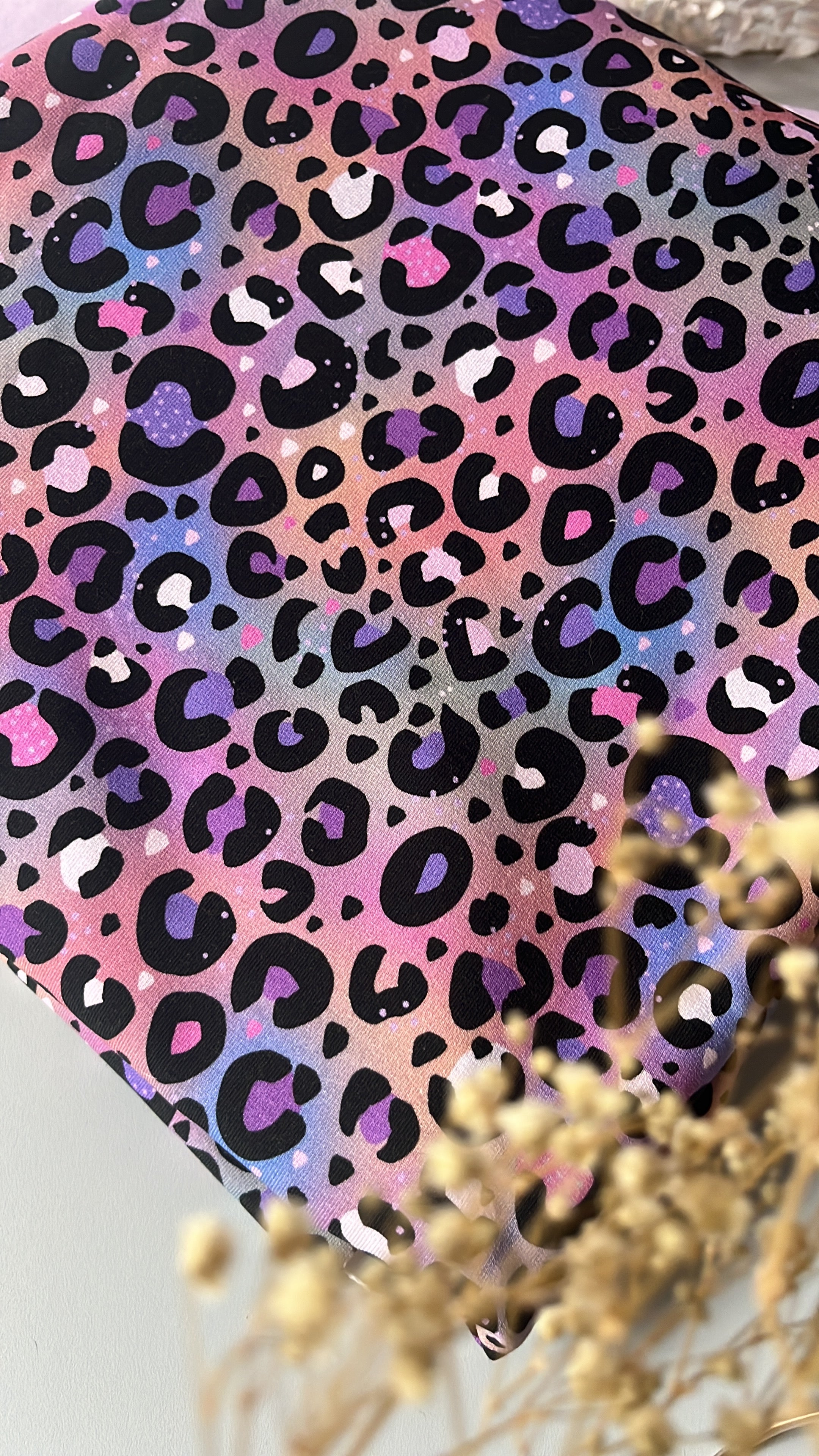 Lila Leo  Dauervorbestellung